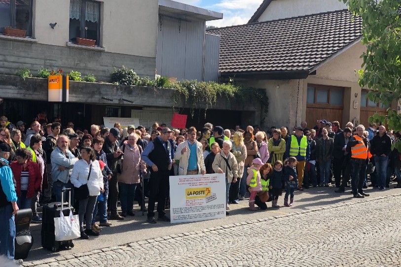 La population orvinoise espère que cette mobilisation va permettre de lever les menaces qui pèsent sur leur bureau postal (photo Marc-André Léchot)