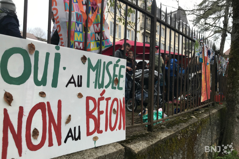 Malgré la météo maussade, les Chaux-de-Fonniers sont venus nombreux pour défendre le parc.