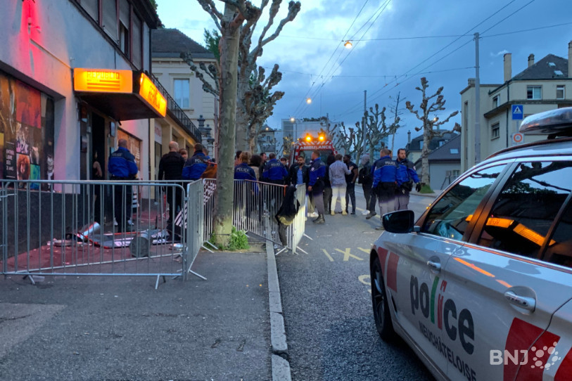 Une quinzaine de policiers serait intervenue vers 6h dimanche matin.