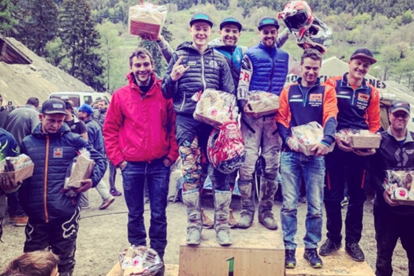 Les Jurassiens Dan Juillerat, Loris Pretalli et Pedro Da Silva ont grimpé sur la 1re marche du podium en Valais.
