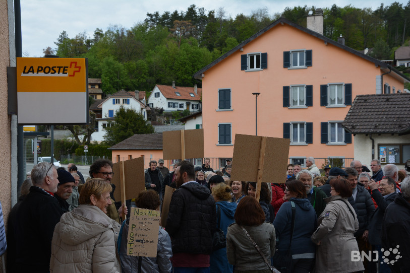 Les habitants avaient manifesté l'an dernier contre la fermeture du bureau postal (photo : archives).