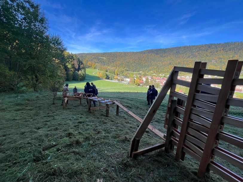 La Robella a installé cinq modules de jeu de balles au abord du sentier liant le haut du télésiège à la station.
