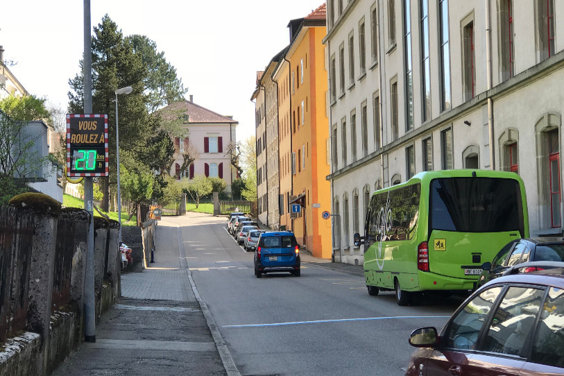 La rue Agassiz à St-Imier avec le radar sympathique. (Photo: Municipalité de St-Imier)