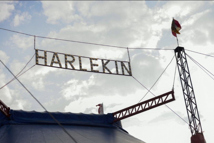 Le chapiteau du cirque Harlekin n'a pas pu être monté jeudi à Reconvilier. (photo: cirque Harlekin).