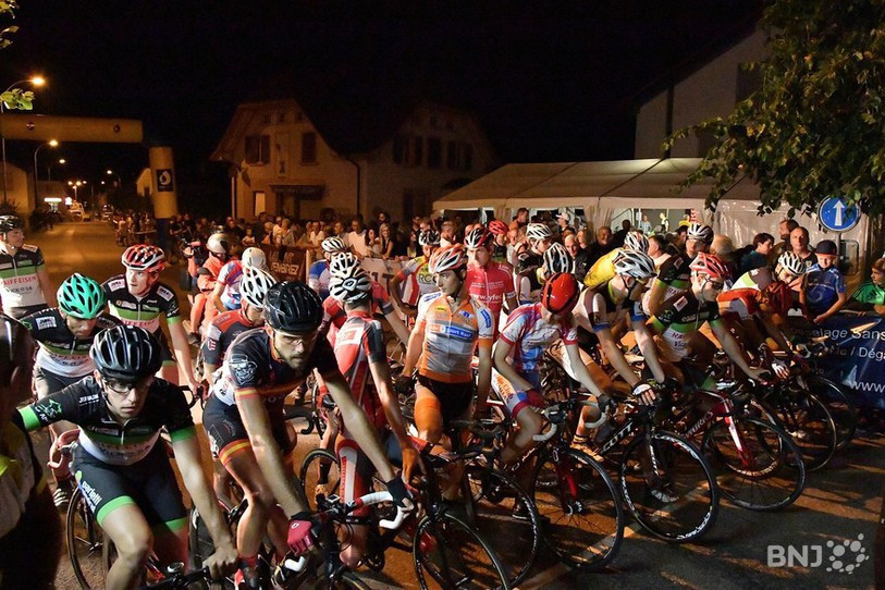 Plus de 100 cyclistes ont répondu présents pour la 1re manche de la Coupe des Critériums vendredi à Bassecourt. (Photo: archives)