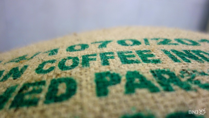 Les Magasins du Monde lancent ce samedi une campagne autour du café, produit emblématique du commerce équitable. Cette denrée agricole est la plus échangée dans le monde.