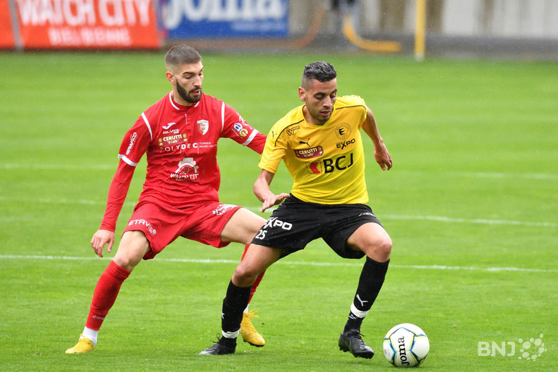 Le Vadais Ismaïl Ji (en jaune) devance le Biennois Christien Mourelle. Tout un symbole (photo Georges Henz).