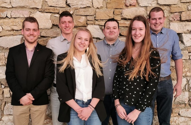 Le comité des jeunes UDC jurassiens, de gauche à droite : Jean Leuenberger, Kilian Kaufmann, Elodie Jobin, Loïc Guerne, Francine Stettler et Louis Buchwalder.