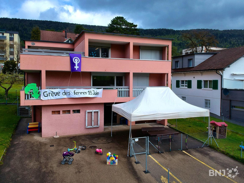La maison de l'enfance curgismondaine affiche la couleur sur son bâtiment. (Photo : « Les écureuils »)