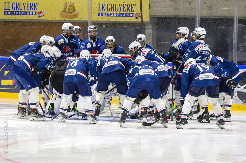 Le HC Neuchâtel Université s'est incliné au bout du suspense. (photo : Bertrand Pfaff)