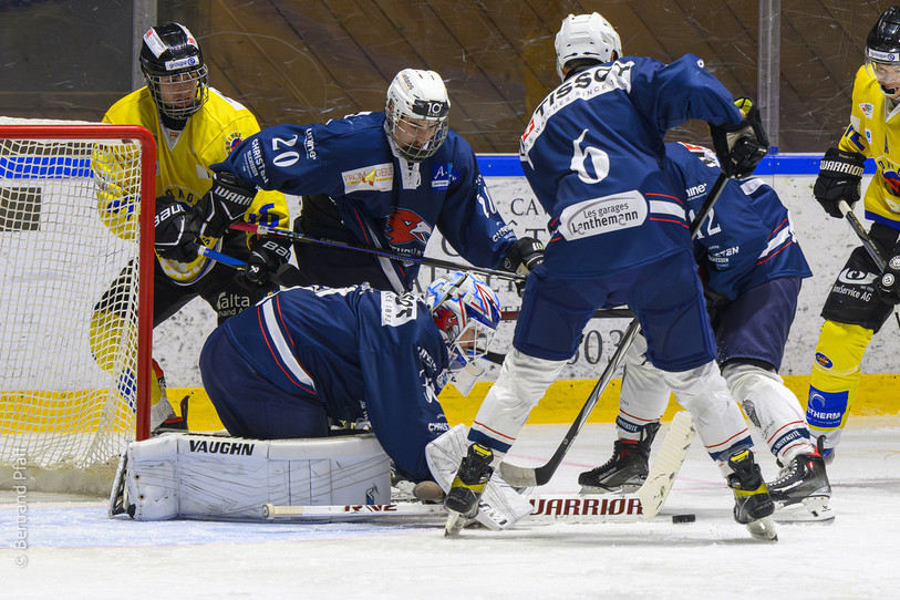 Le HC Neuchâtel Université a mis le genou à terre samedi. (Photo : Bertrand Pfaff)