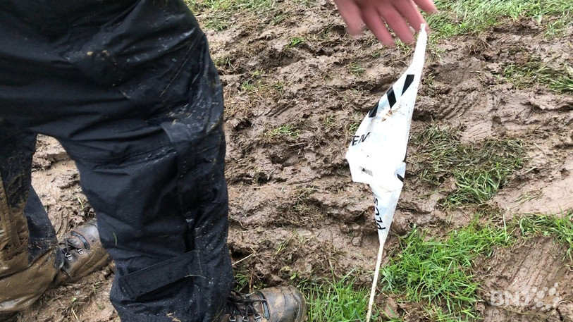 Le débalisage se fait parfois dans des conditions météorologiques délicates.
