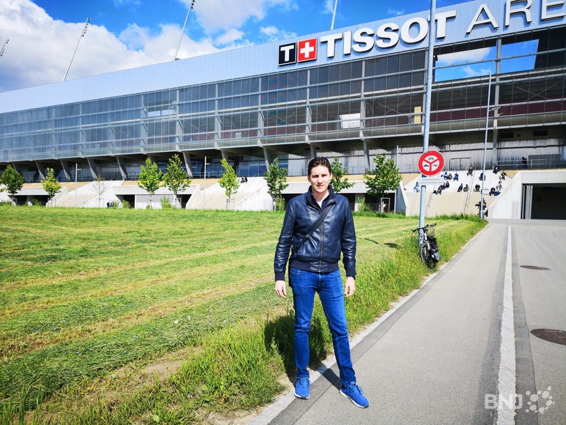 Le président du Vibez, Daniel Meili, devant le terrain qui accueillera une partie des structures du festival