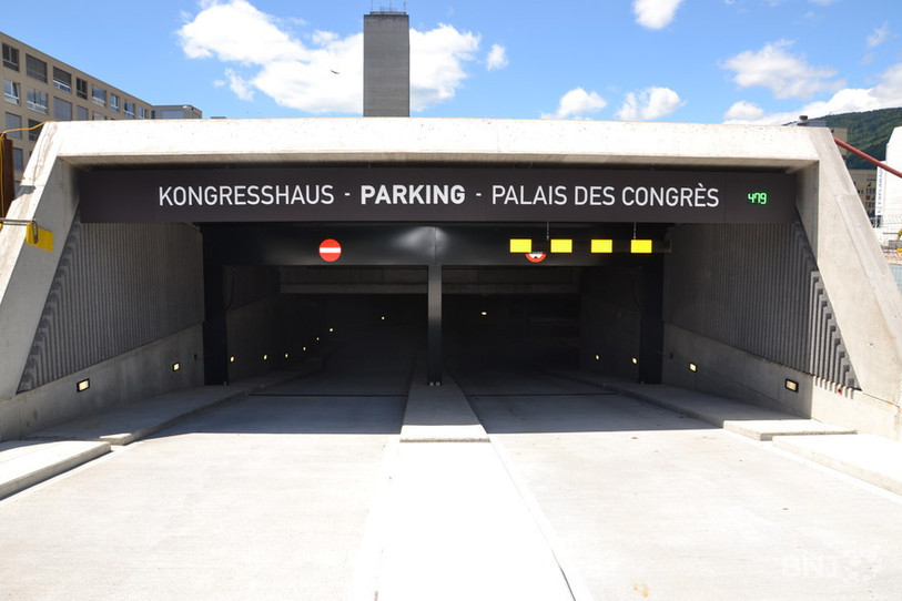 Le Parking du Palais des Congrès a fait l'objet de débat sur la sécurité. Il arrive que des personnes non autorisées s'y rendent notamment en soirée et durant la nuit.