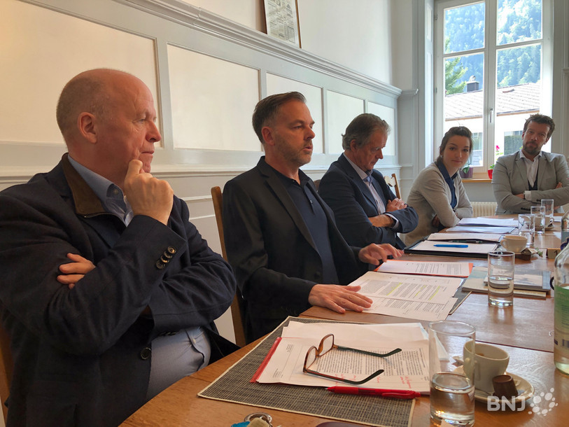 Christophe Gagnebin, président de la commission Culture du CJB, René Koelliker, responsable du projet, Roland Benoit, président du CJB, Kim Maradan, secrétaire générale du CJB et Jérôme Benoit, délégué du CJB à la culture (de gauche à droite).