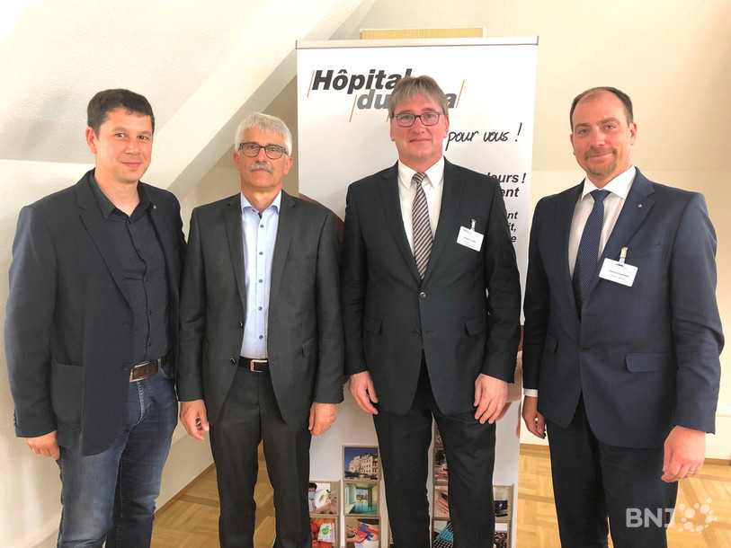 L'Hôpital du Jura a levé le voile sur son Rapport d'activité 2018. De gauche à droite: Olivier Guerdat (responsable communication et marketing), Dominique Schaffner (directeur des finances), Jacques Gygax (président du Conseil d'administration) et Thierry Charmillot (directeur général).