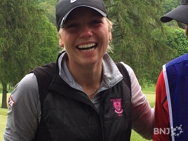La joie de la golfeuse allemande Greta Isabella Voelker après son succès à Voëns. 