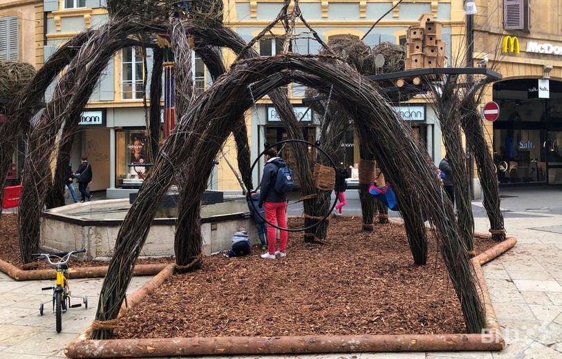 Des jeux pour les enfants ont été installés au cœur de la zone piétonne. 