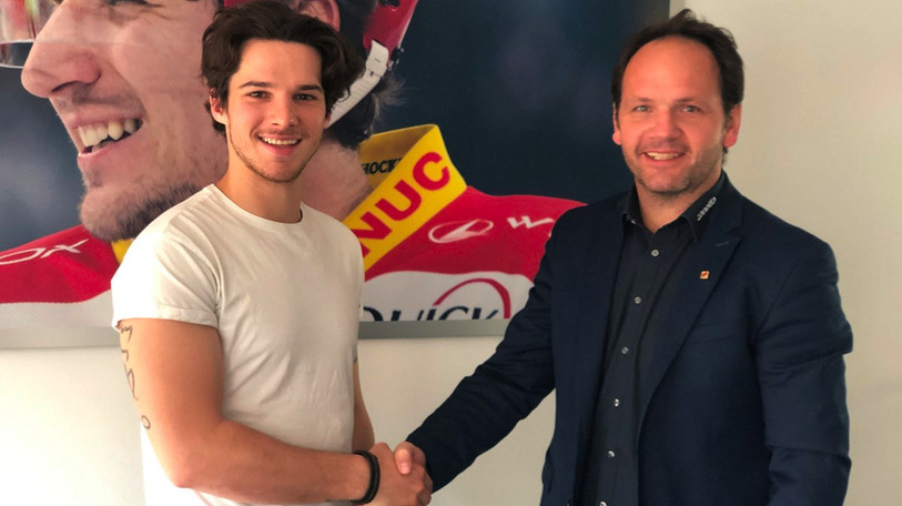 Le manager général du HC Bienne Martin Steinegger est heureux d'accueillir Yannick Rathgeb. (Photo : ehcb.ch)