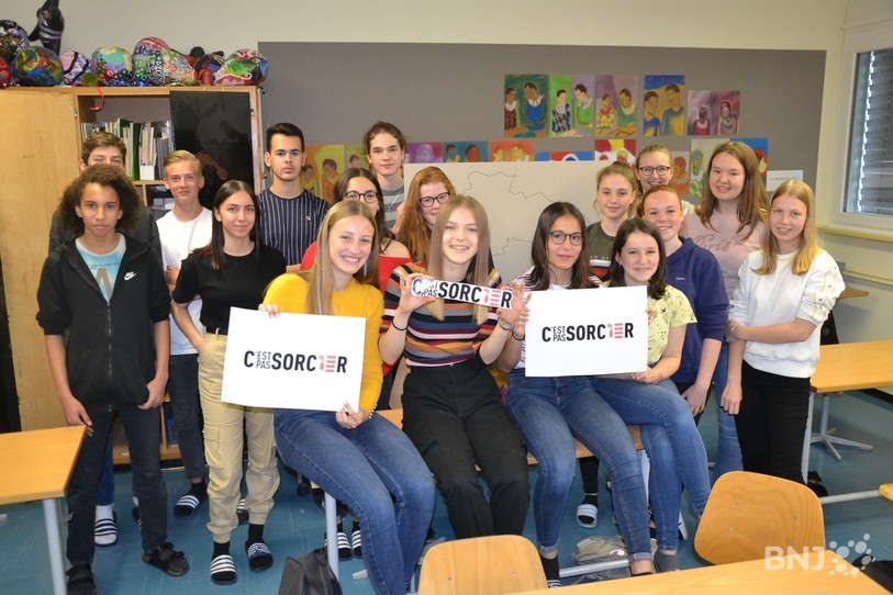 La classe de 11e Harmos qui a réalisé un épisode sur le modèle de l'émission « C’est pas sorcier ».
