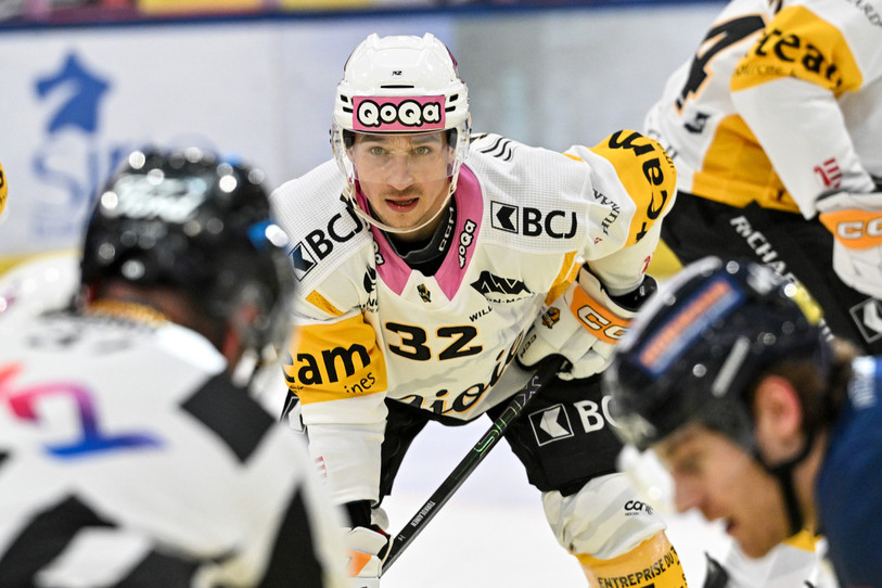Jerry Turkulainen a pu enfin retrouver les joies d’un match de compétition vendredi soir à Ambrì, mais le retour du Finlandais, blessé depuis le dernier Noël, n’a pas permis au HC Ajoie de stopper sa série de défaites. (Photo : KEYSTONE/Ti-Press/Andrea Branca)