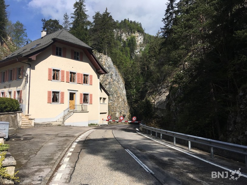 La fin des travaux était prévue le 24 mai. La route a finalement pu être rouverte deux jours plus tôt.  
