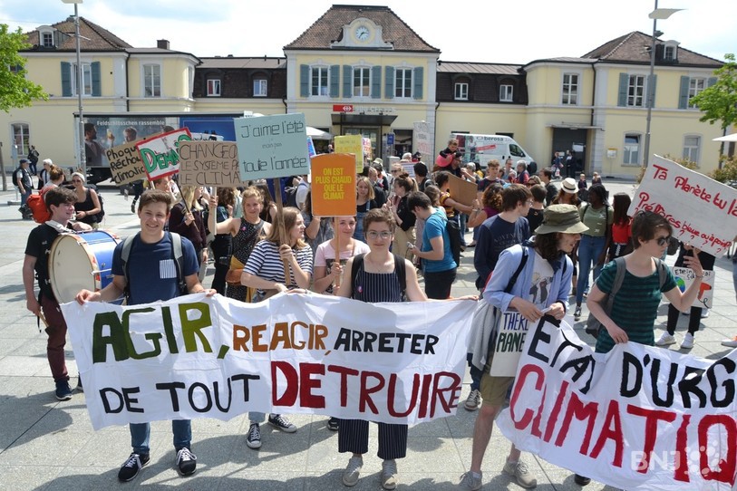 Le 3e cortège pour le climat a défilé dans les rues de Delémont vendredi après-midi.