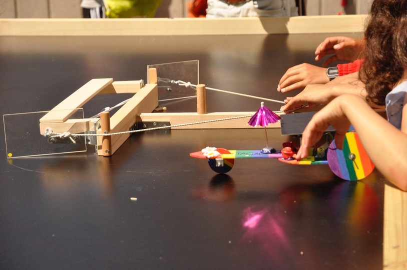 Les bricoleurs de tout âge prennent part à la Solarcup avec leurs créations solaires (photo Solarcup Seeland)