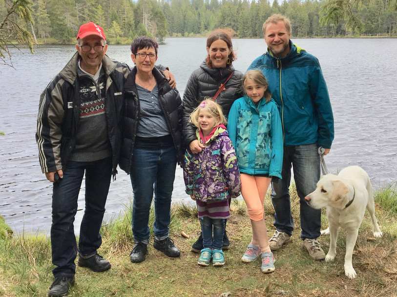 Nicole et Jacques-Eric Favre passeront la main à Laurence et Nicolas Lacombe. (photo: Les Petites Familles)
