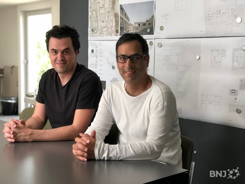 Diego Comamala (à gauche) et Toufik Ismail, architectes basés à Delémont et à Bienne.