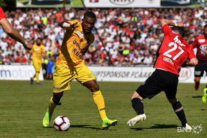 Serey Die, qui souffrait du genou, a marqué deux penalties décisifs.
