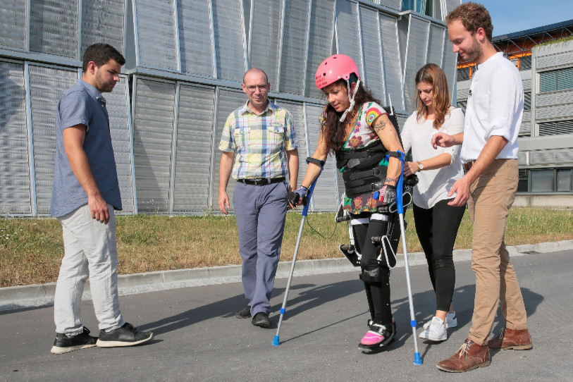 L'ancienne trapéziste Silke Pan est pilote d'essai de l'exosquelette TWIICE, développé par l'EPFL en partenariat avec Sonceboz SA. (Photo : twiice.ch)