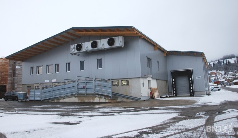 L'association PEA avait accusé l'abattoir des Ponts-de-Martel de mauvais traitement sur les animaux. (Photo: archives).