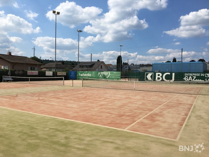 Le Tennis Club Porrentruy recevra 30'670 francs pour la rénovation des courts. Image : Facebook TC Porrentruy