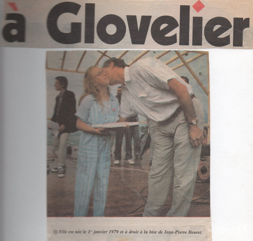 La petite Séverine a eu droit à la bise de Jean-Pierre Beuret à l'occasion de ses 10 ans... et de ceux du canton du Jura !