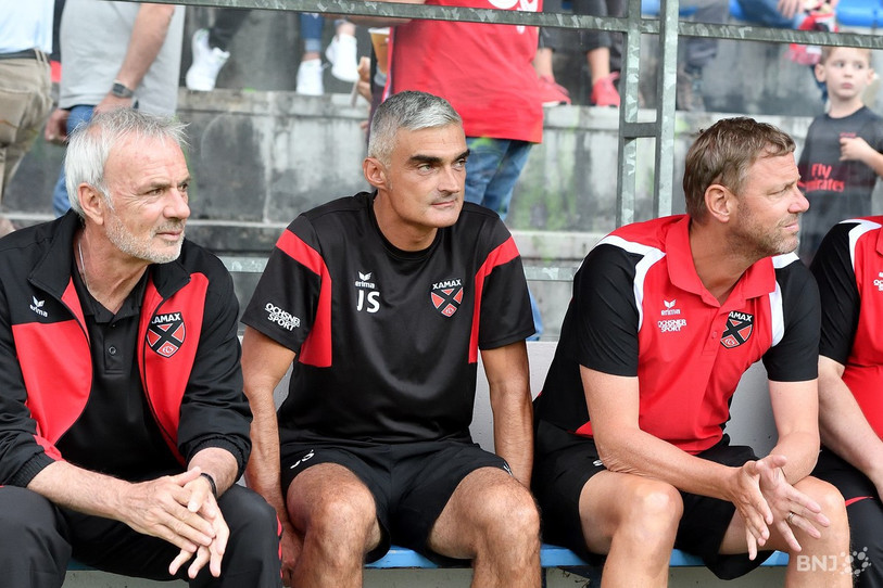 José Saiz entre Michel Decastel et Stéphane Henchoz.