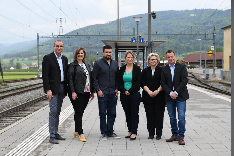 Parité parfaite entre les six candidats PCSI désignés pour le Conseil National. De gauche à droite : Thomas Schaffter, Géraldine Beuchat, Julien Berthold, Aurore Boillat, Suzanne Maitre-Schindelholz et Frédéric Lovis.