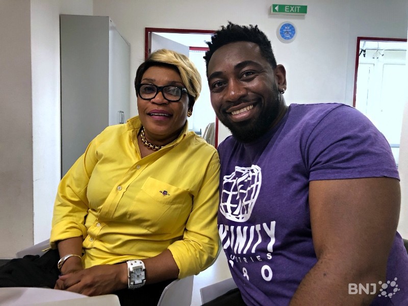 La maman de Christian Mukuna avec son fils.