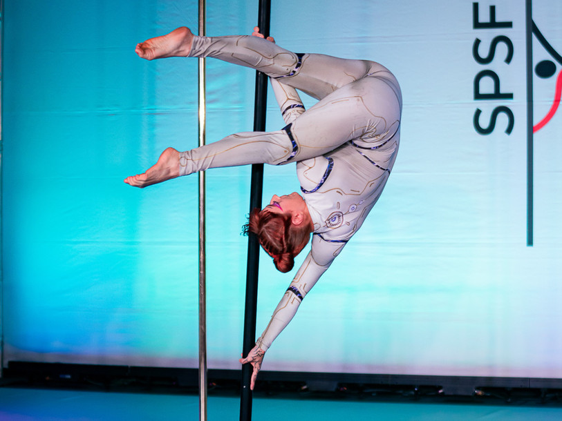 Jillian Aubert se dit fière de sa prestation et de sa 7e place aux Championnats du monde de pole aérienne artistique à Prague. (Photo archives : Jillian Aubert)