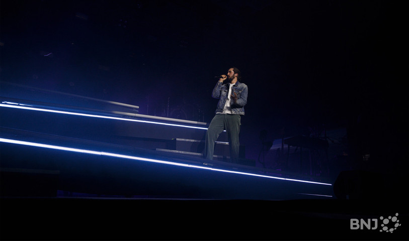Le concert du chanteur et du rappeur français Lomepal était l'un des plus attendus de ce vendredi à Festi'neuch: il n'a pas déçu ses fans. Photo: Aline K.