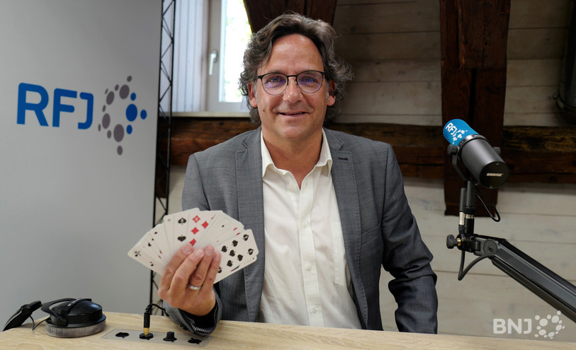 Joueur, Pascal Mertenat a choisi le jeu de cartes pour la photo !