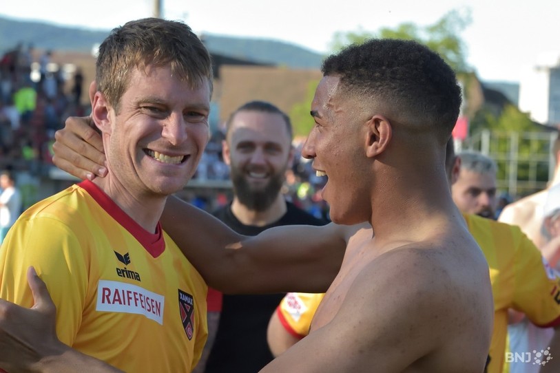 La joie de Charles-André Doudin au terme du fameux match face à Aarau. (Photo archives)
