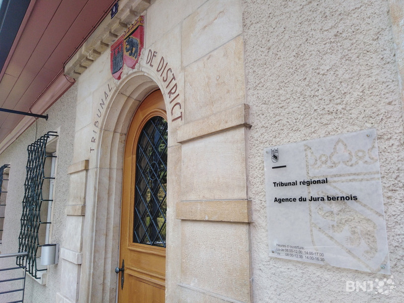 Le Tribunal Jura bernois-Seeland a rendu son verdict pour l'homme accusé d'avoir mis le feu à sa maison en août 2023 à Moutier.