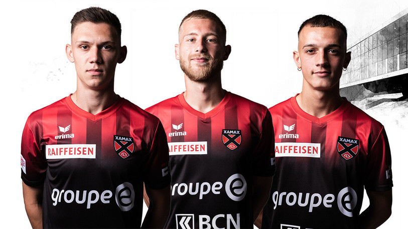 Safet Alic, Léo Farine et Liridon Mulaj porteront les couleurs « rouge et noir » la saison prochaine. (photo : xamax.ch)
