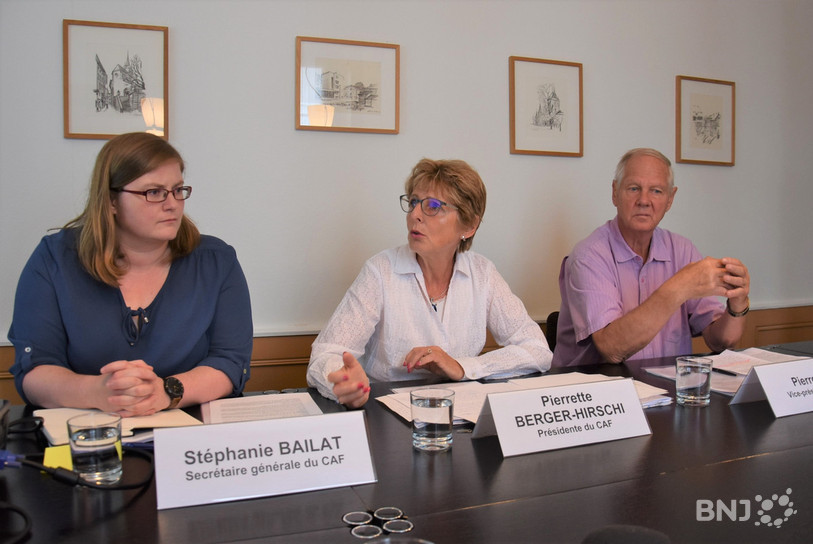 Le CAF a tenu une conférence de presse jeudi à Bienne avec Stéphanie Bailat (secrétaire générale), Pierrette Berger-Hirschi (présidente), ainsi que Pierre Ogi (vice-président).