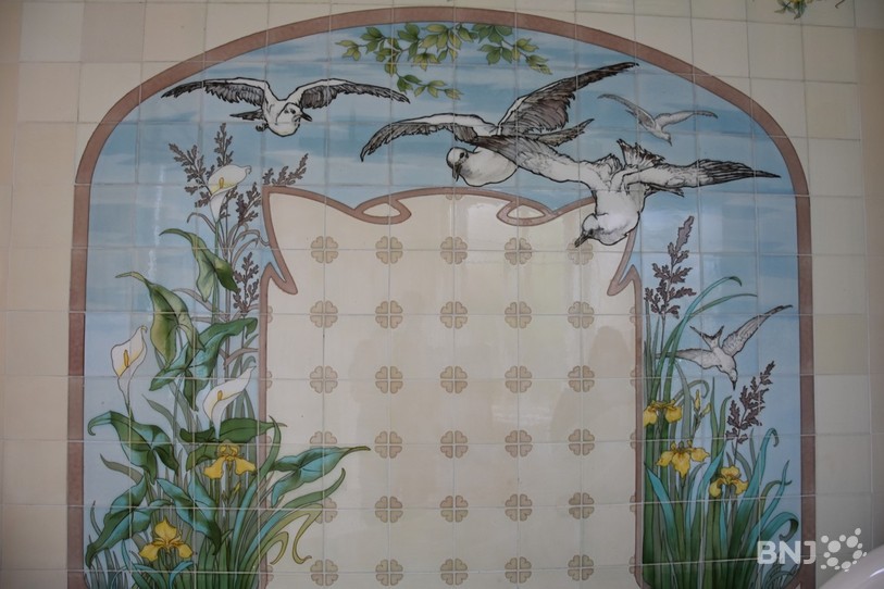 Une salle de bain d'inspiration Art Nouveau a été conservée dans le bâtiment aujourd'hui occupé par un hôpital.