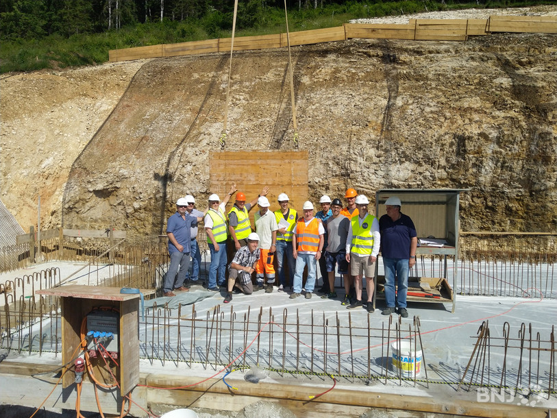 Les autorités de Cormoret, de Courtelary ainsi que les entrepreneurs responsables du chantier étaient présents mercredi.
