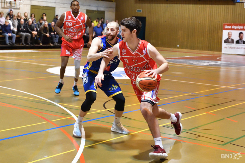 Robert Zinn (à droite) face à l'un de ses prédécesseurs en équipe de Suisse, le Neuchâtelois Brian Savoy.