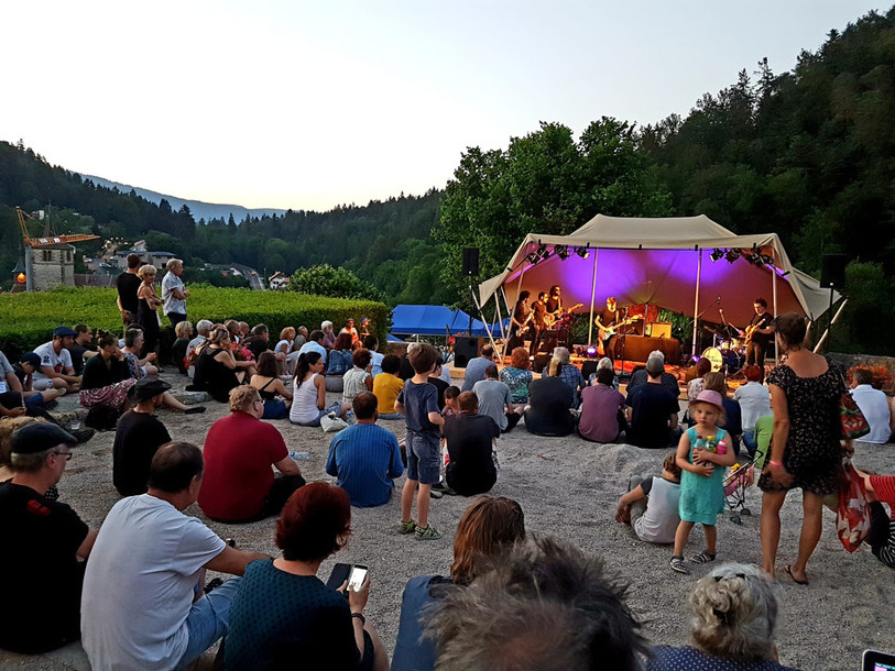 Le château de Valangin a accueilli le premier Castle'Rock Openair Festival dans ses jardins.