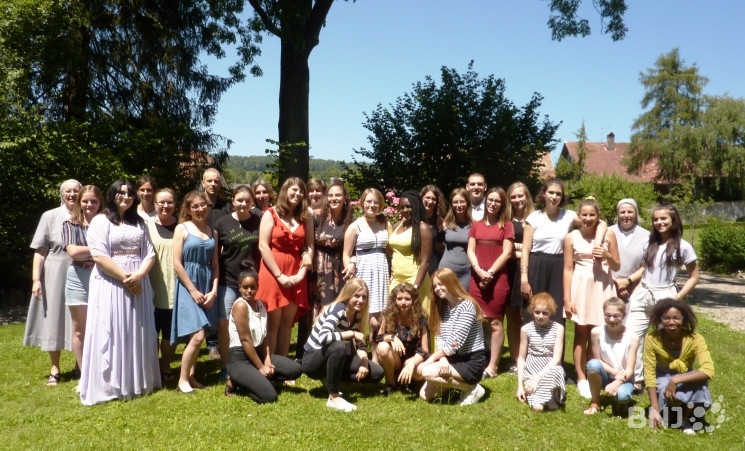 Les volées 2018-2019 de St-Paul, ici dans les jardins de l'école (ldd).